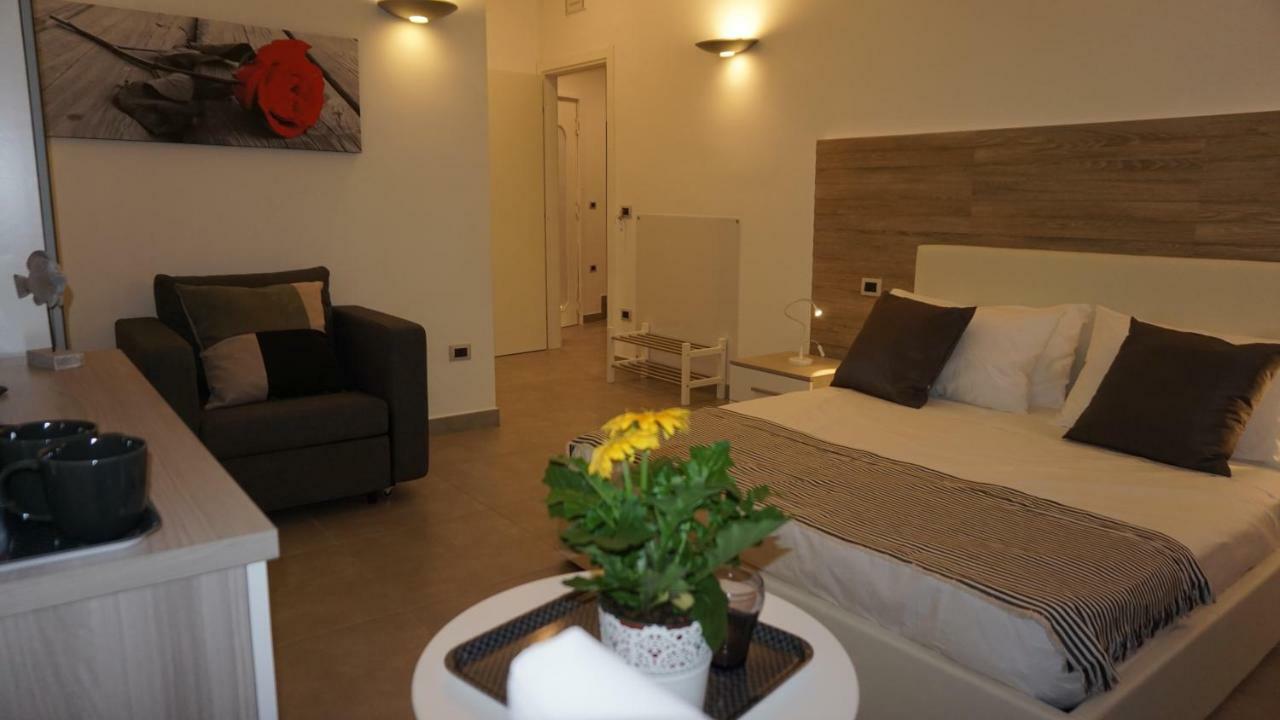 Myb Appartement Napels Buitenkant foto