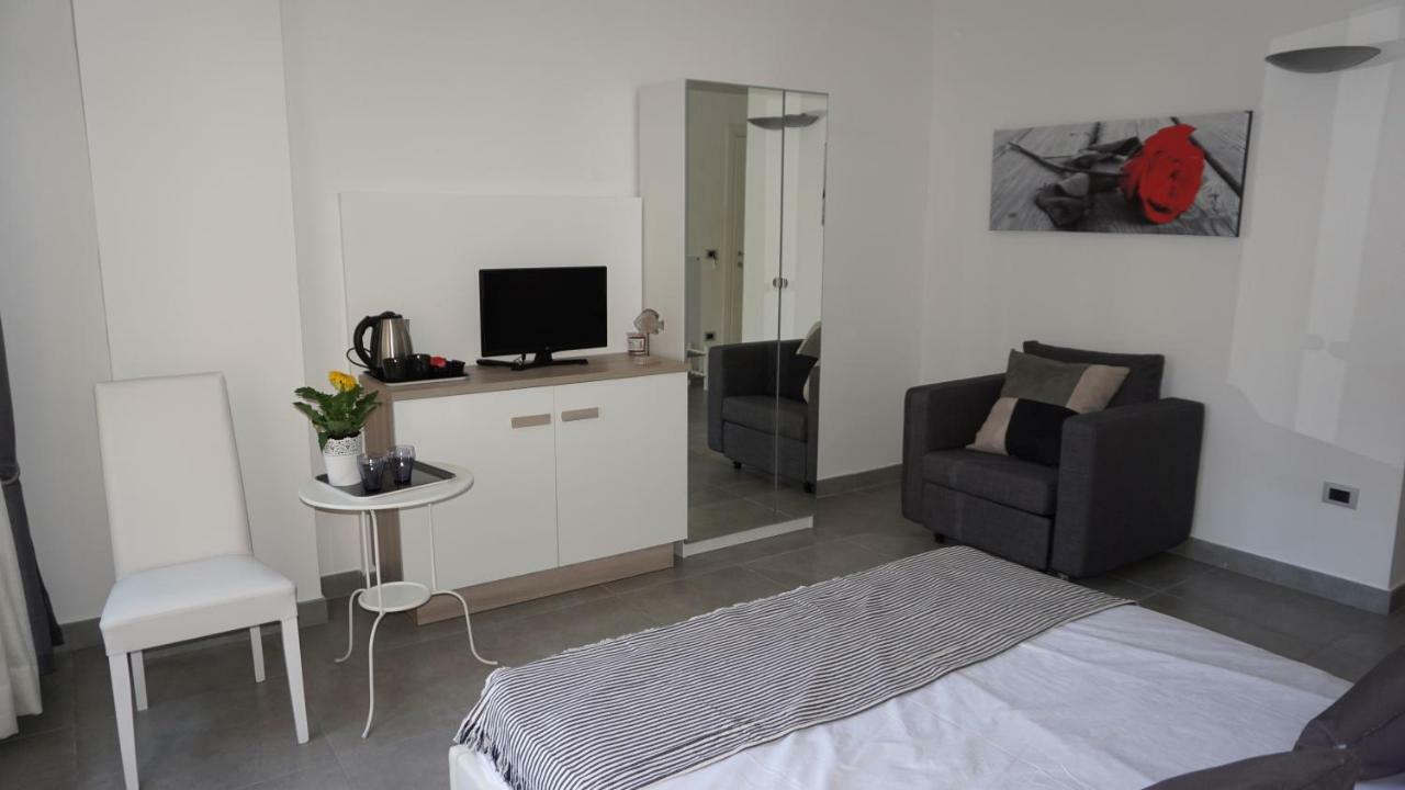 Myb Appartement Napels Buitenkant foto